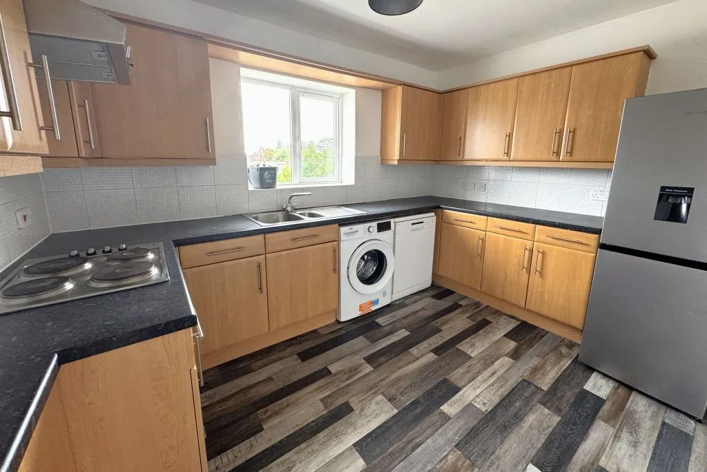 Tower Close, East Grinstead, photo 6