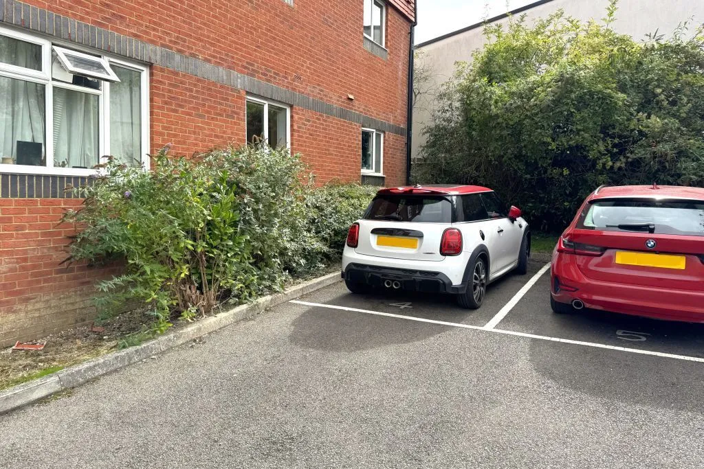 Tower Close, East Grinstead, photo 17
