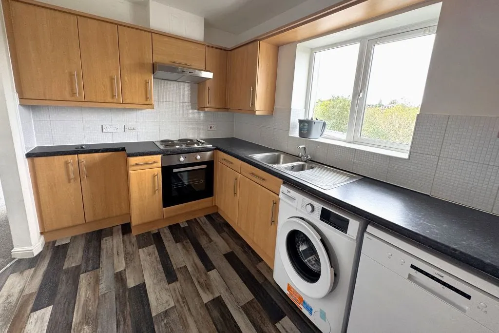 Tower Close, East Grinstead, photo 8