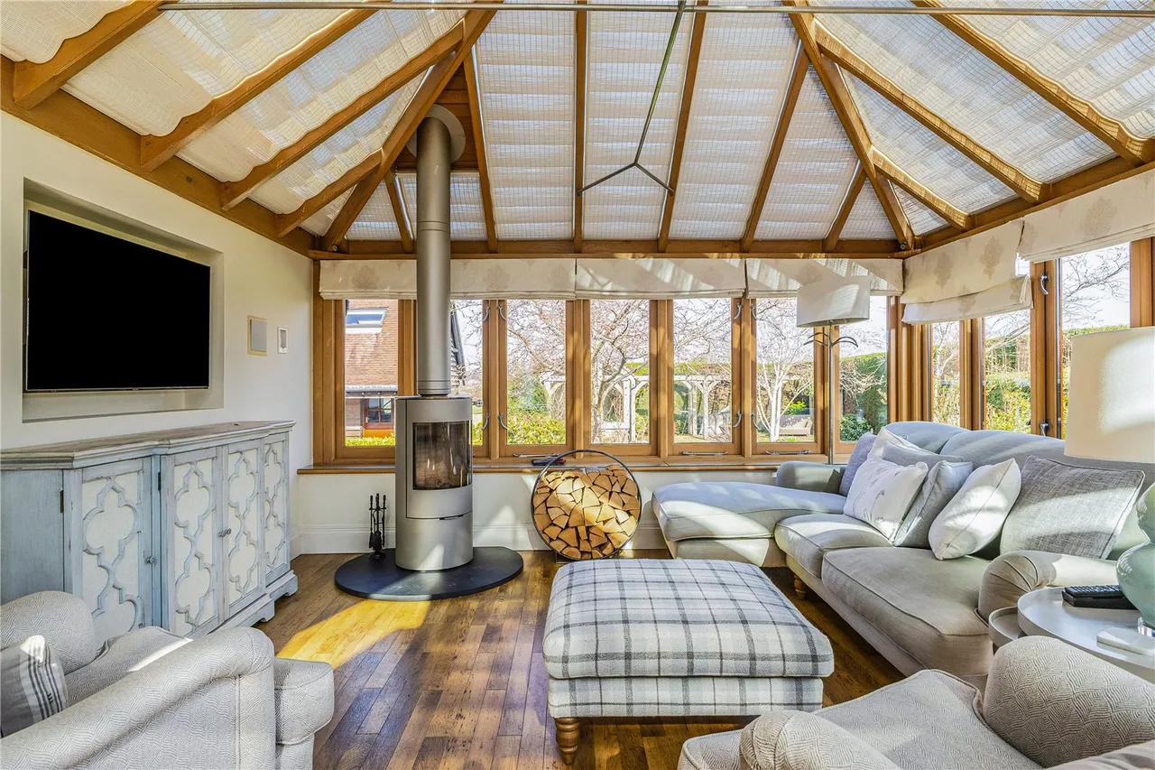 An exquisite 4-bedroom country home, complemented by a self-contained 2-bedroom annexe, photo 5