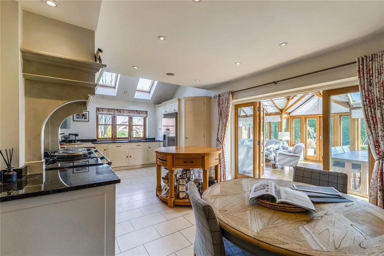 An exquisite 4-bedroom country home, complemented by a self-contained 2-bedroom annexe, photo 12