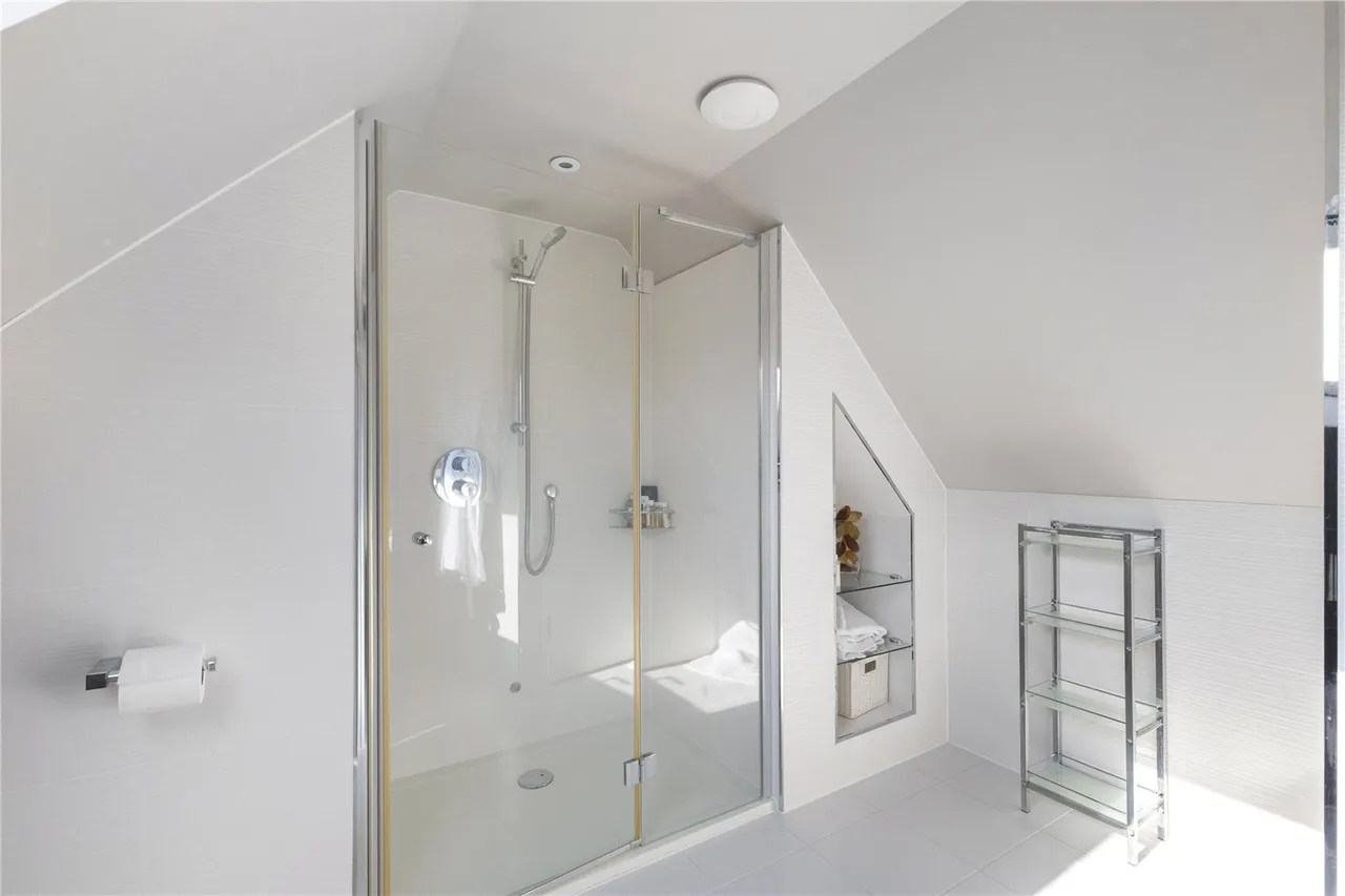 An exquisite 4-bedroom country home, complemented by a self-contained 2-bedroom annexe, photo 27