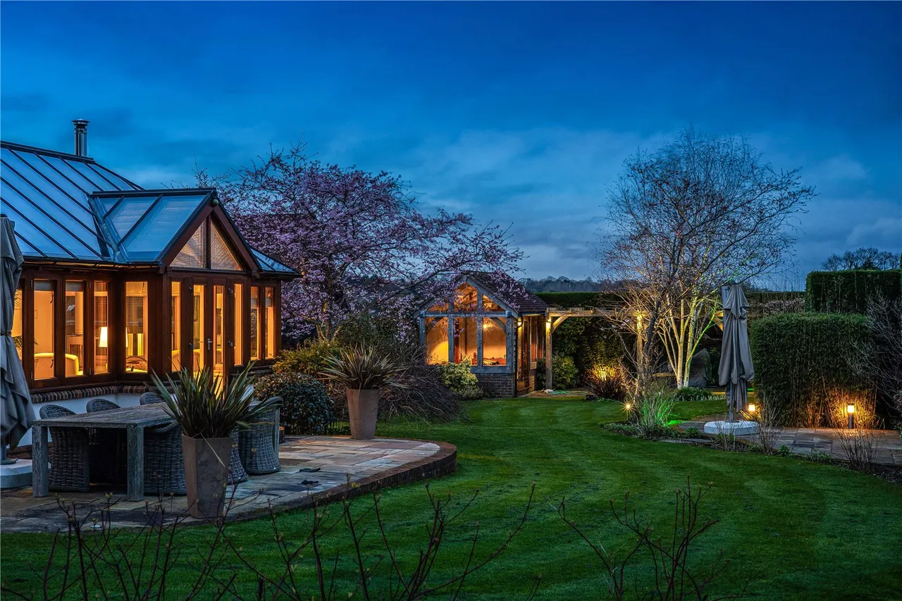 An exquisite 4-bedroom country home, complemented by a self-contained 2-bedroom annexe, photo 6