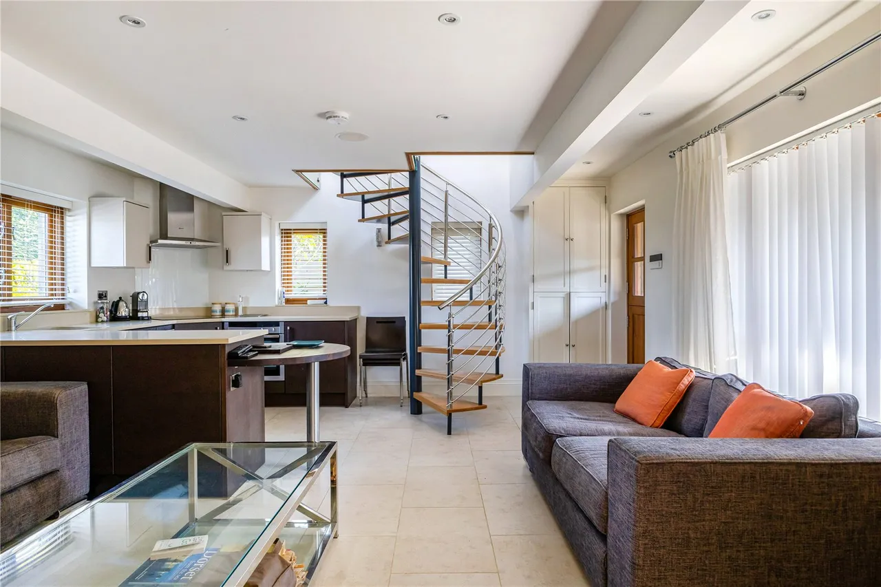 An exquisite 4-bedroom country home, complemented by a self-contained 2-bedroom annexe, photo 25
