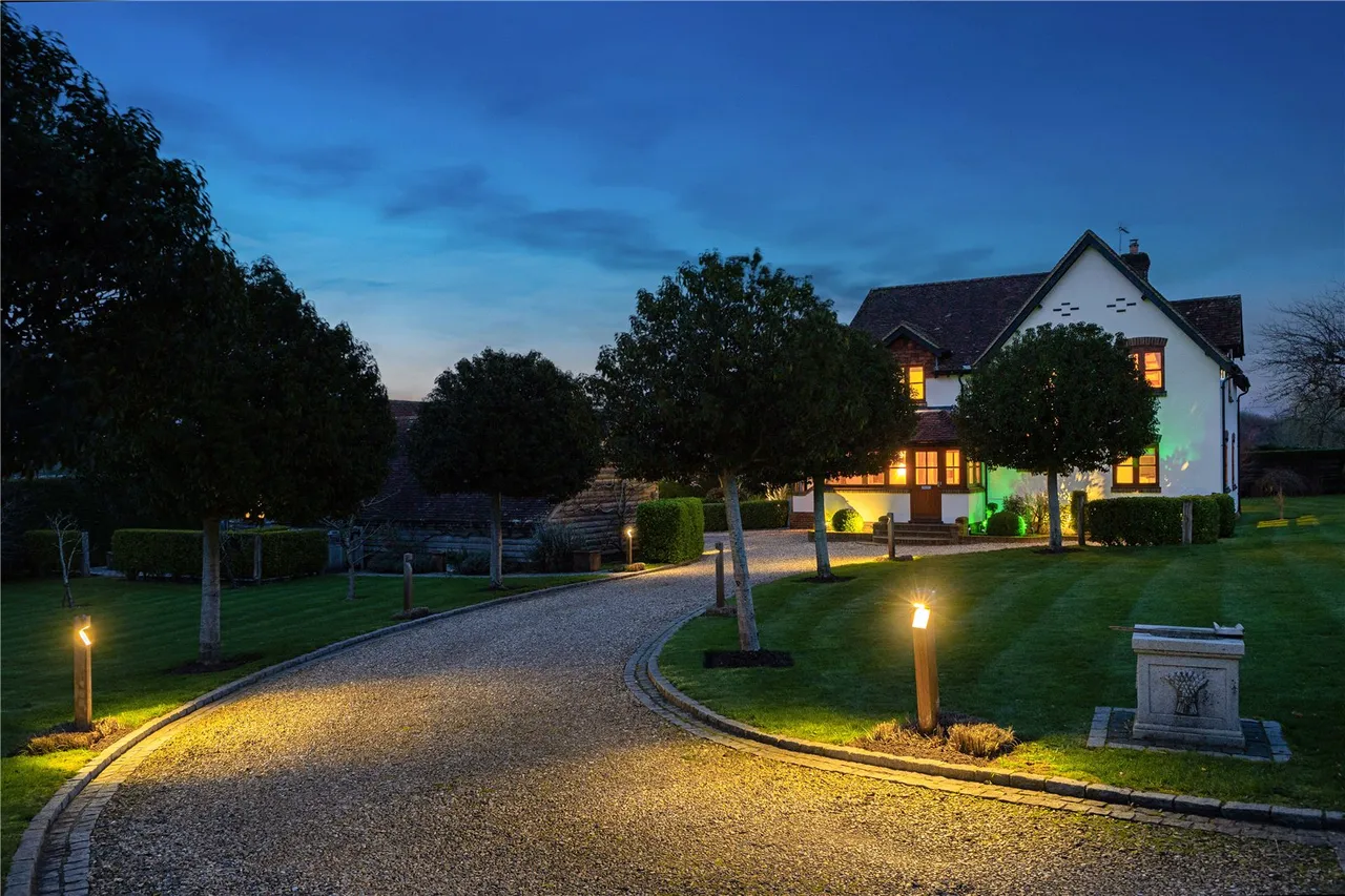 An exquisite 4-bedroom country home, complemented by a self-contained 2-bedroom annexe, photo 28