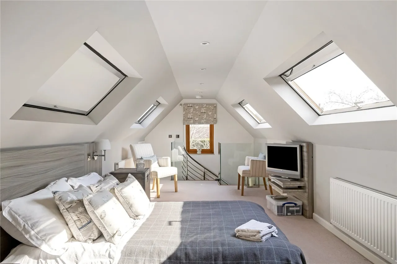 An exquisite 4-bedroom country home, complemented by a self-contained 2-bedroom annexe, photo 26