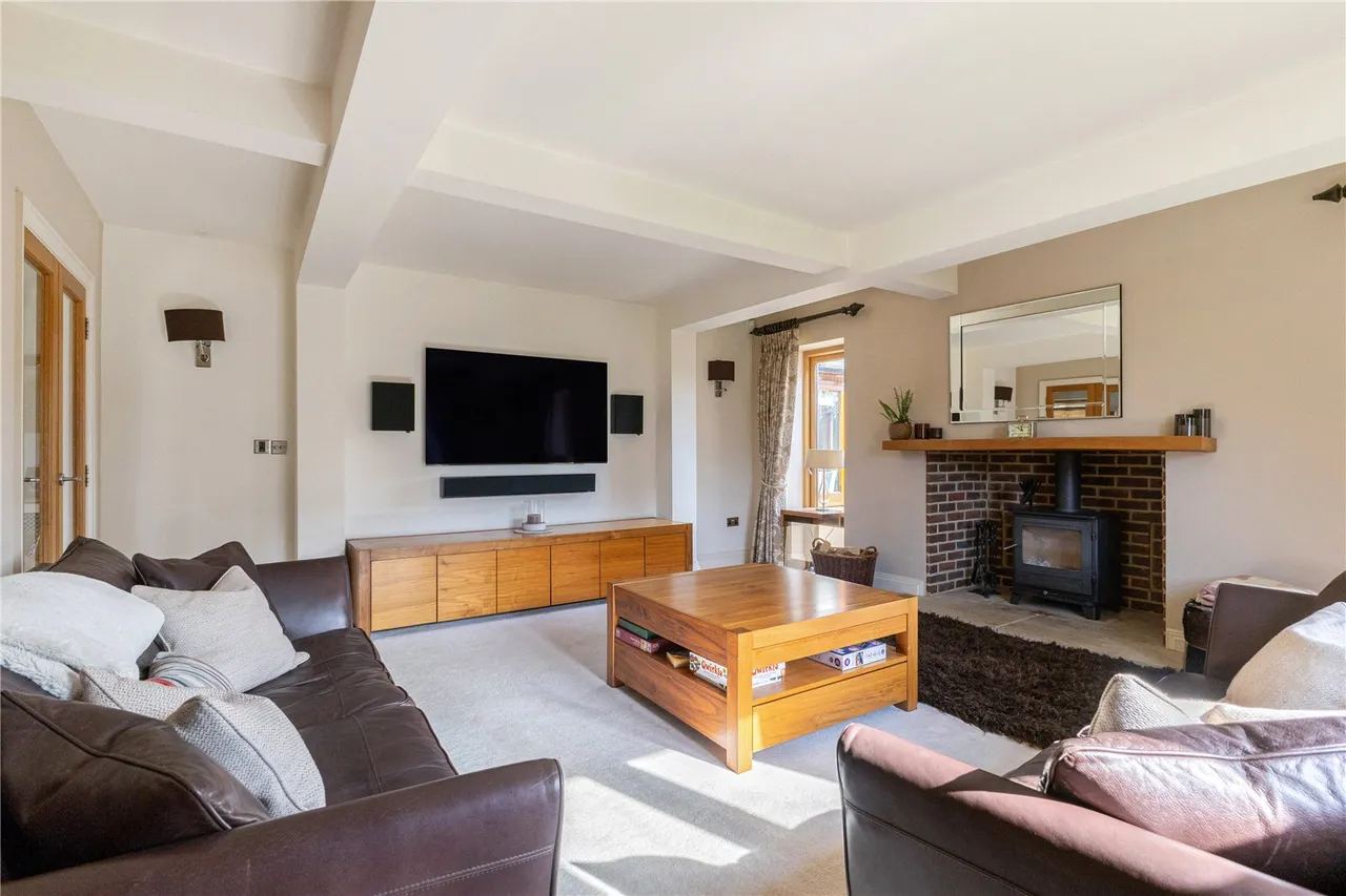 An exquisite 4-bedroom country home, complemented by a self-contained 2-bedroom annexe, photo 9