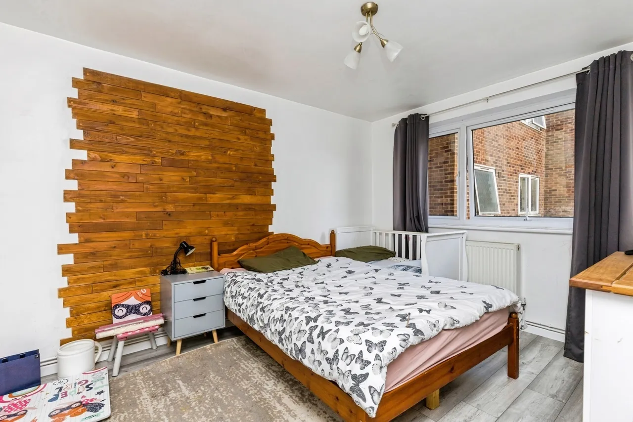Oak Road, Crawley, RH11, photo 3