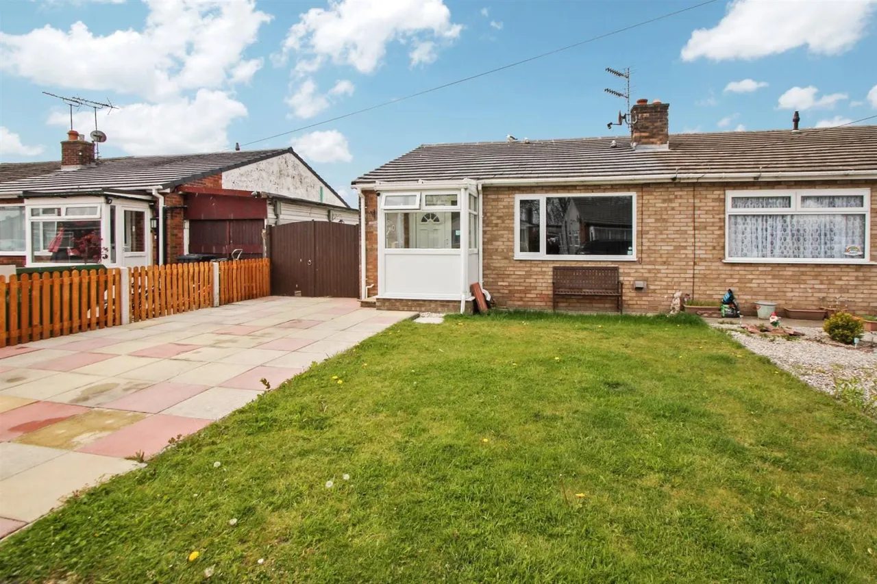 2 bed house for sale — Llys Charles, Towyn, Abergele, Conwy, LL22 9NT