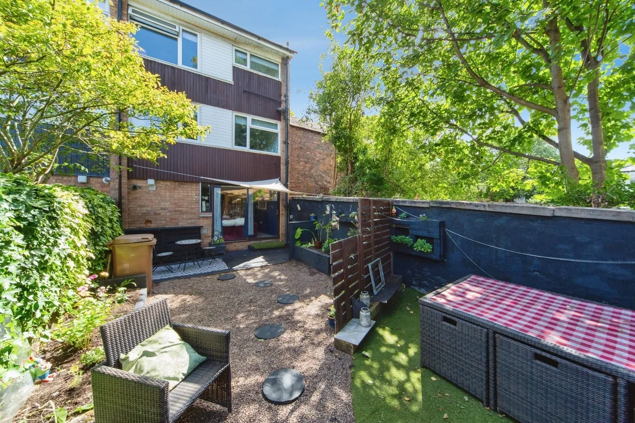 Kent Mews, Prenton, CH43, photo 16