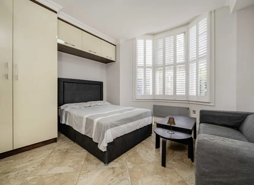 High Street, Acton, W3, photo 2