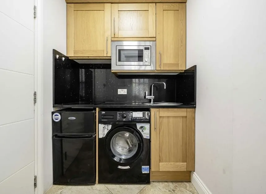 High Street, Acton, W3, photo 6