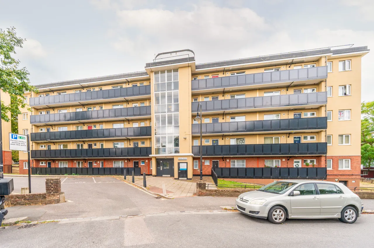 2 bed flat for sale — 24 Sawyer House, Kingswood Estate, London