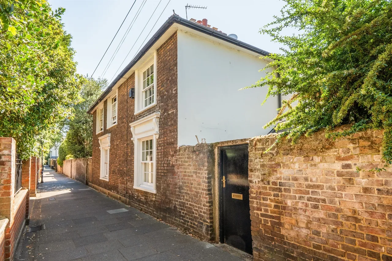 2 bed house for sale — Holly Walk, Enfield