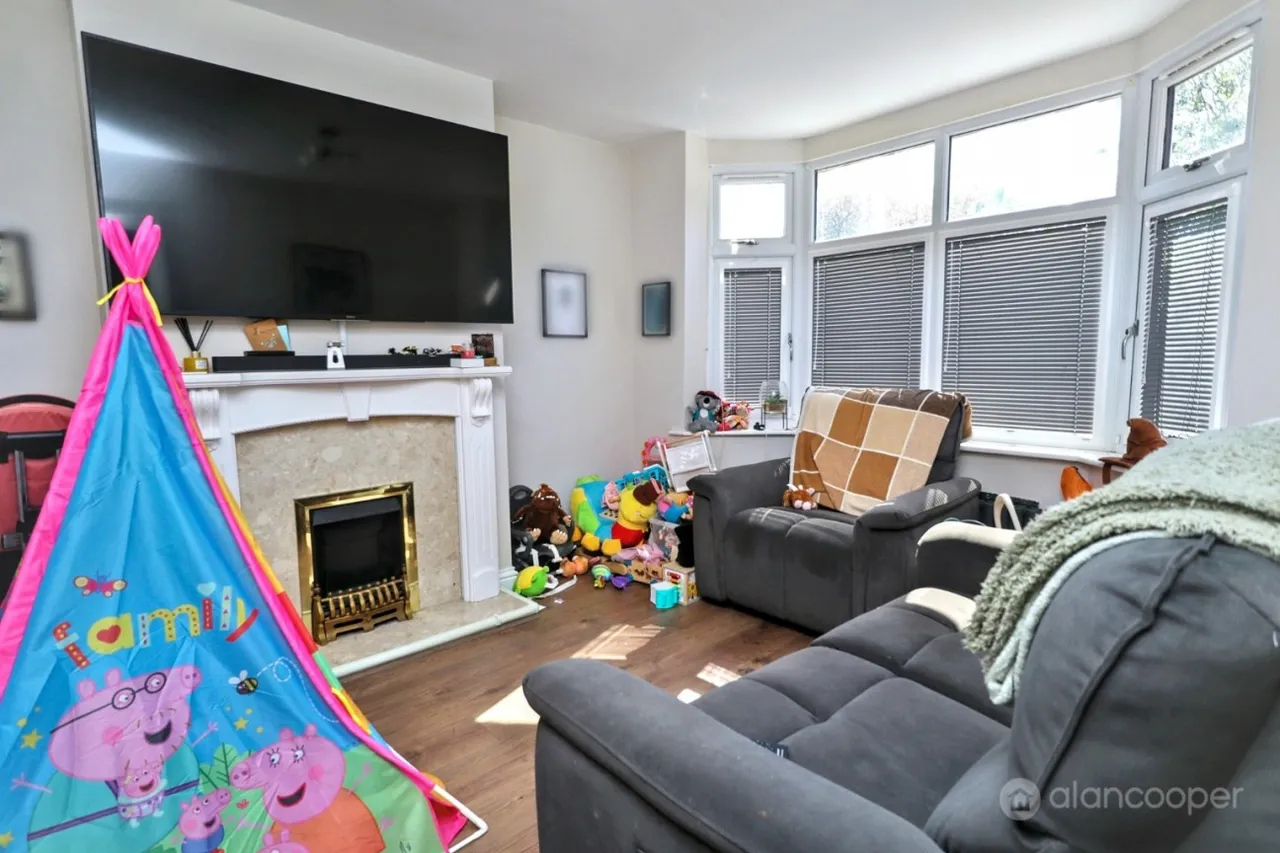 Glenfield Avenue, Weddington, CV10, photo 2