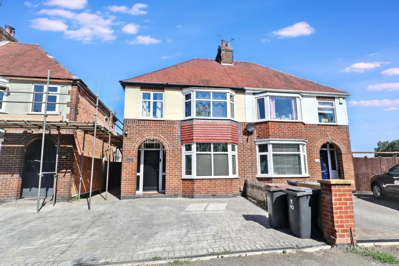 3 bed house for sale, Glenfield Avenue, Weddington, CV10