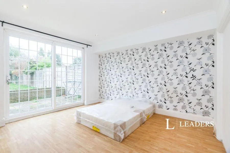 Elgar Avenue, Surbiton, KT5, photo 4