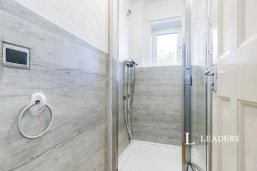 Elgar Avenue, Surbiton, KT5, photo 9