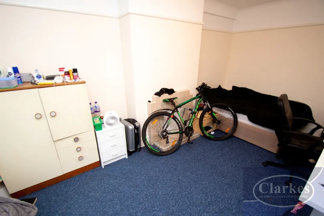 St Lukes Road, Winton, photo 6