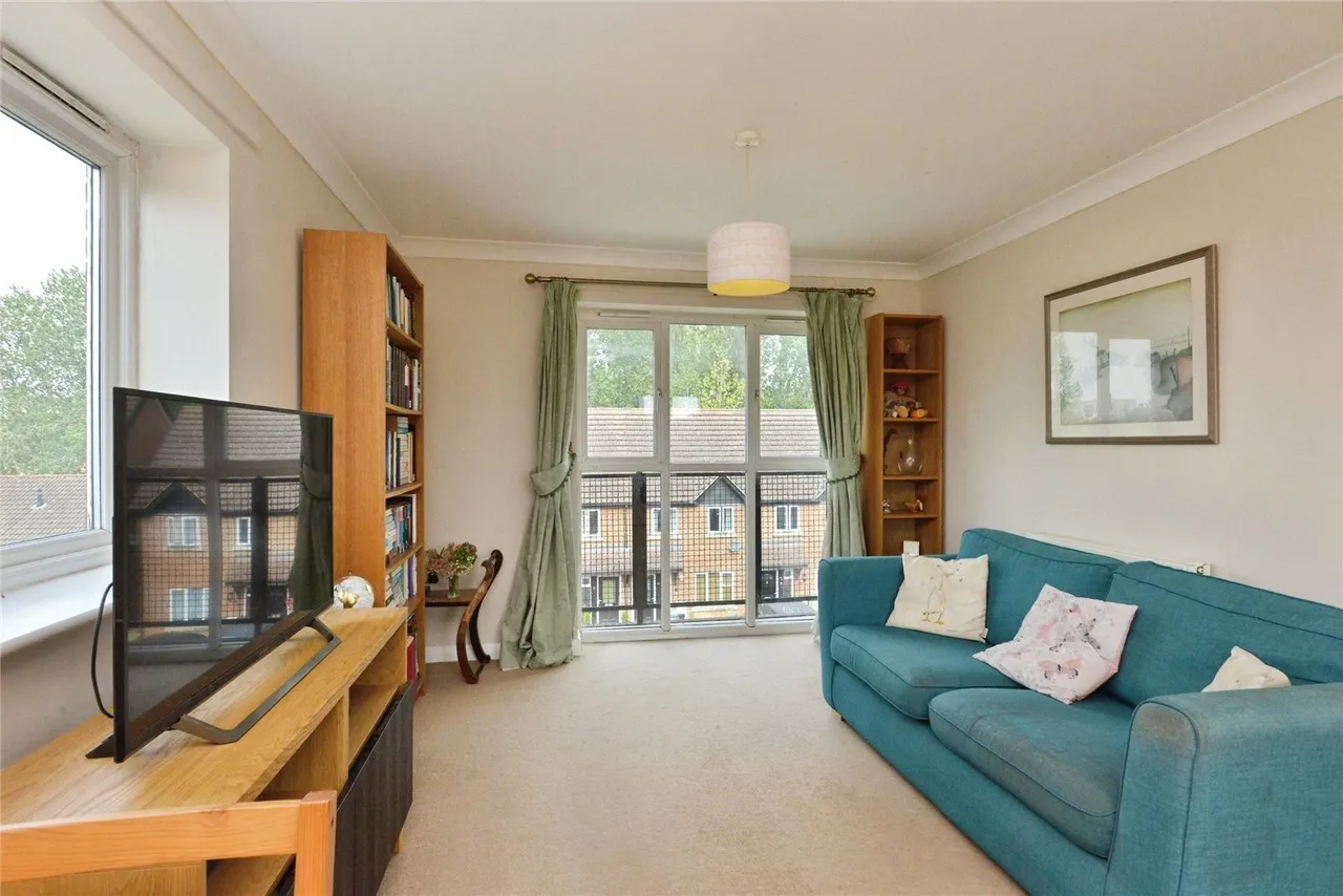 Hutton Avenue, Oldbrook, Milton Keynes, Buckinghamshire, MK6, photo 4