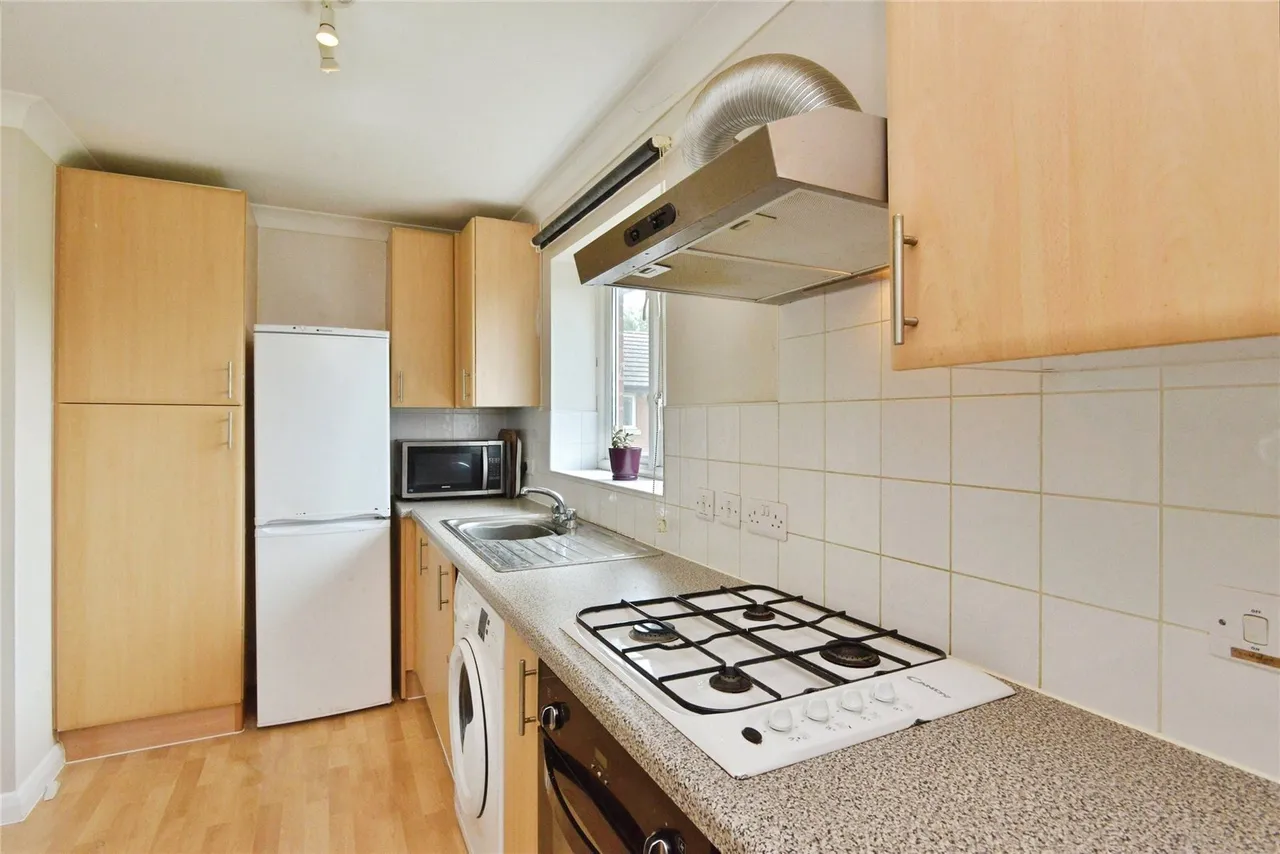 Hutton Avenue, Oldbrook, Milton Keynes, Buckinghamshire, MK6, photo 5