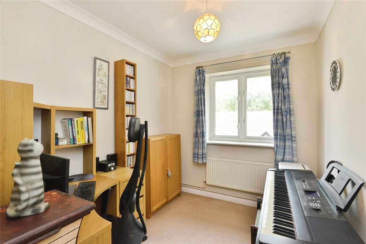 Hutton Avenue, Oldbrook, Milton Keynes, Buckinghamshire, MK6, photo 15