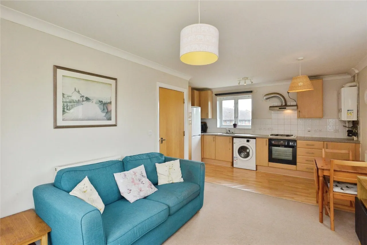 Hutton Avenue, Oldbrook, Milton Keynes, Buckinghamshire, MK6, photo 9