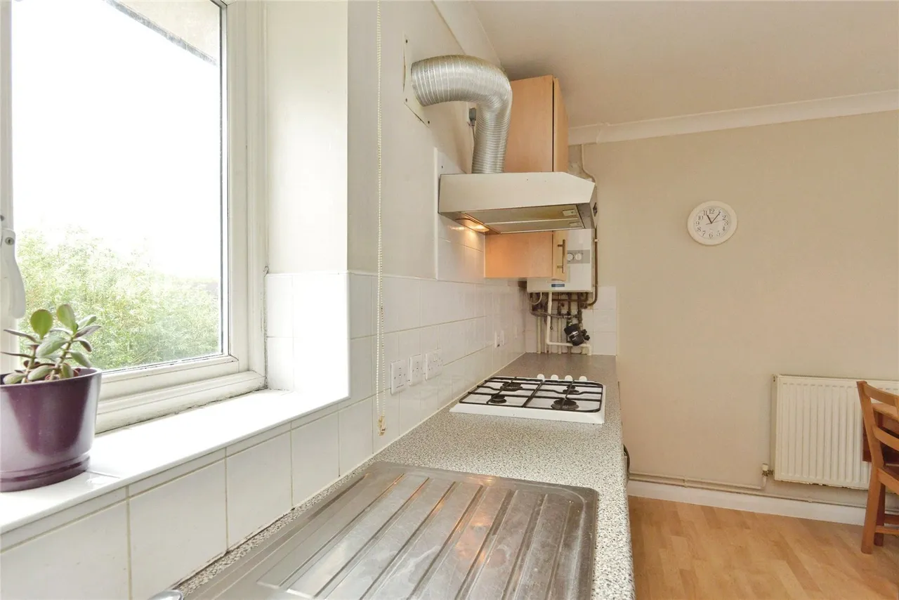 Hutton Avenue, Oldbrook, Milton Keynes, Buckinghamshire, MK6, photo 10