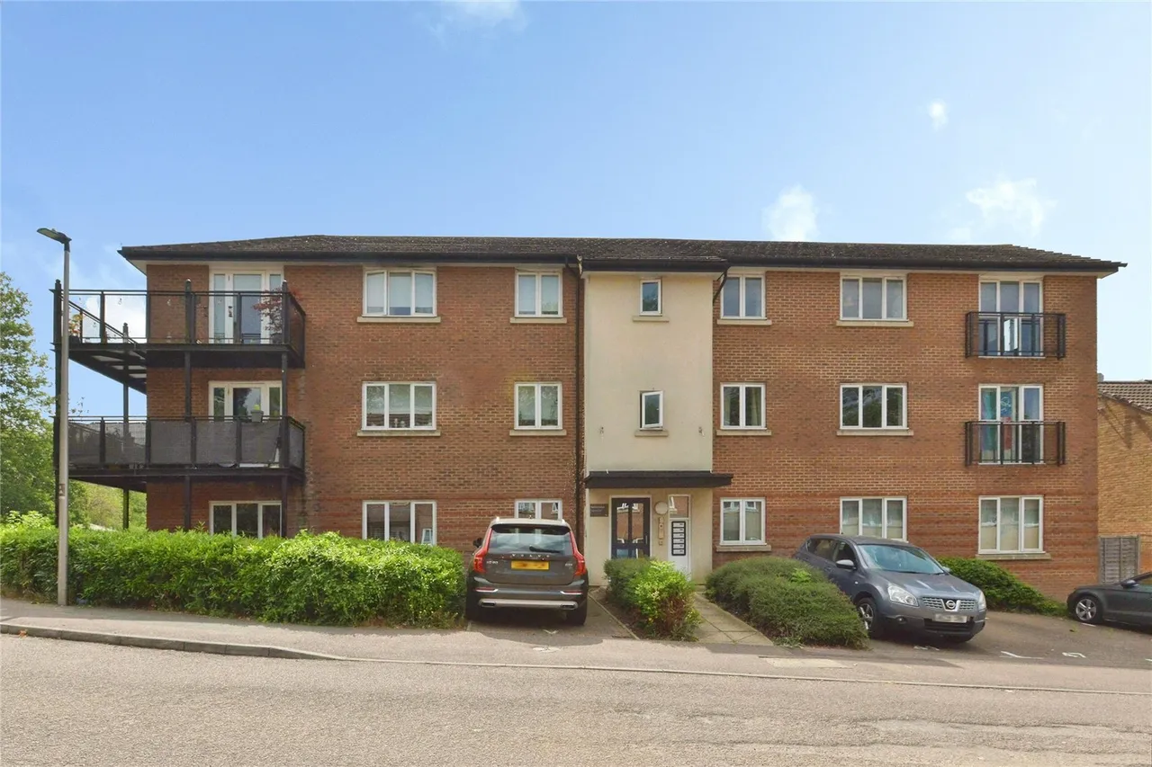 2 bed flat for sale — Hutton Avenue, Oldbrook, Milton Keynes, Buckinghamshire, MK6