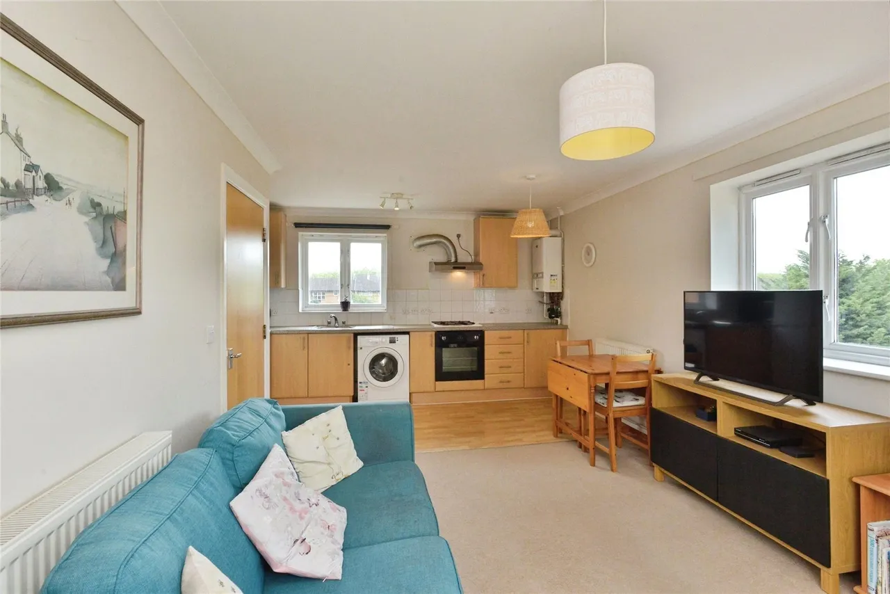 Hutton Avenue, Oldbrook, Milton Keynes, Buckinghamshire, MK6, photo 13