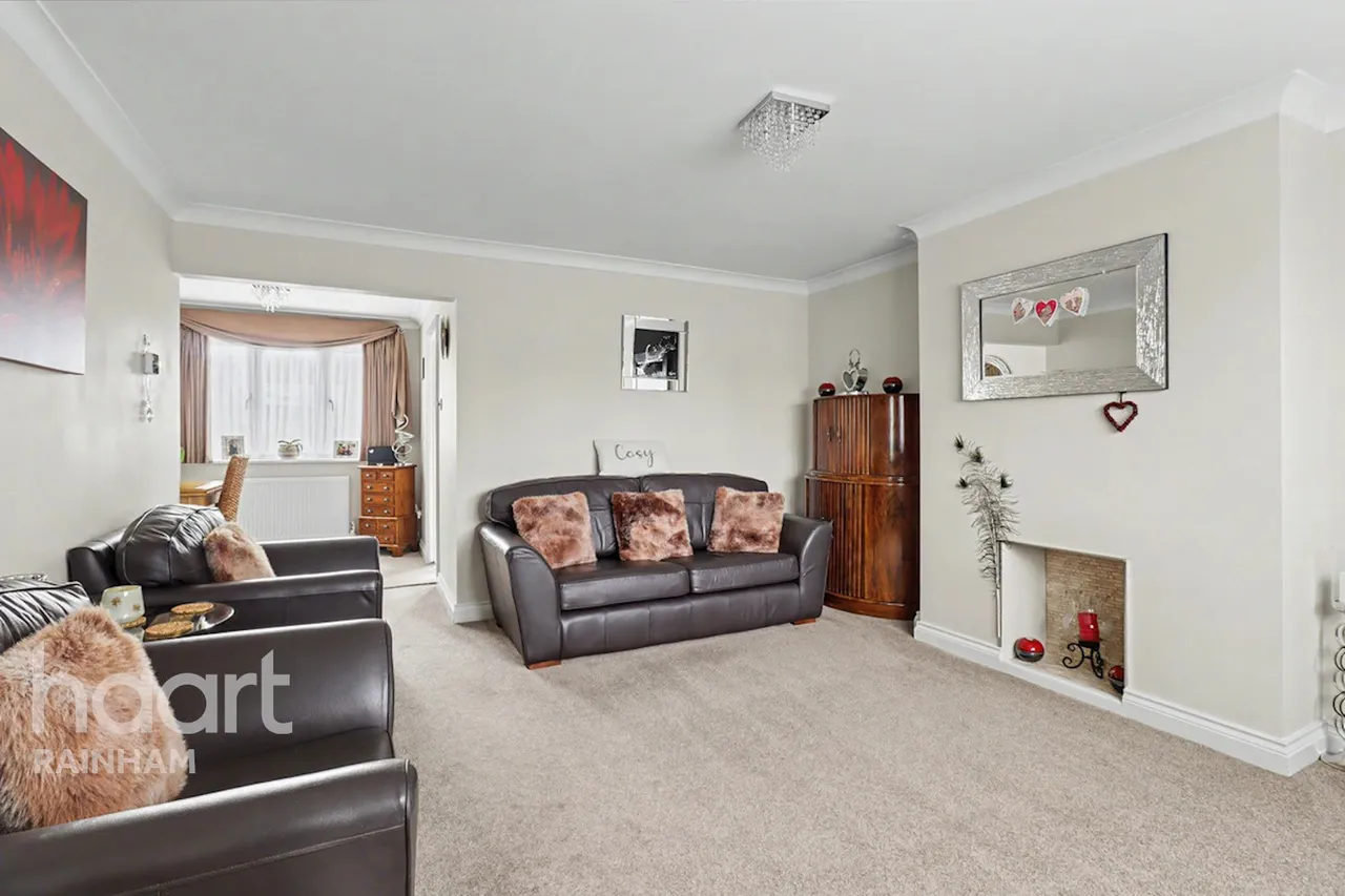 Crammerville Walk, Rainham, RM13, photo 5