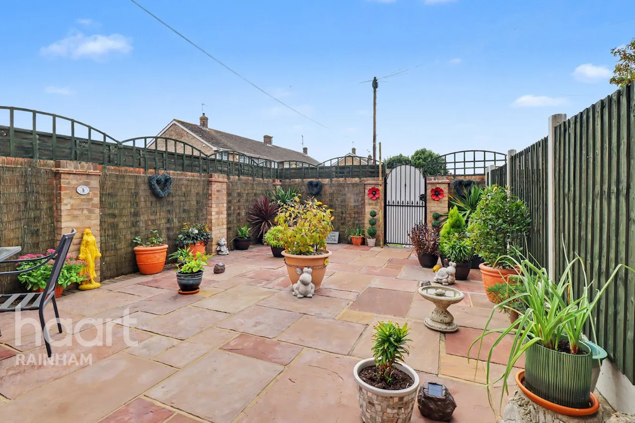 Crammerville Walk, Rainham, RM13, photo 17