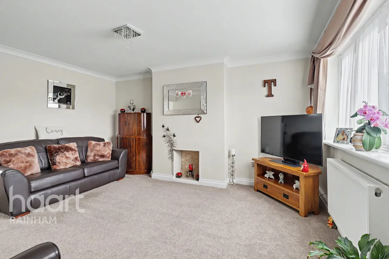 Crammerville Walk, Rainham, RM13, photo 4