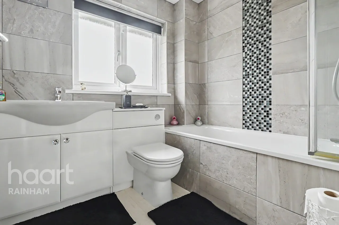 Crammerville Walk, Rainham, RM13, photo 16