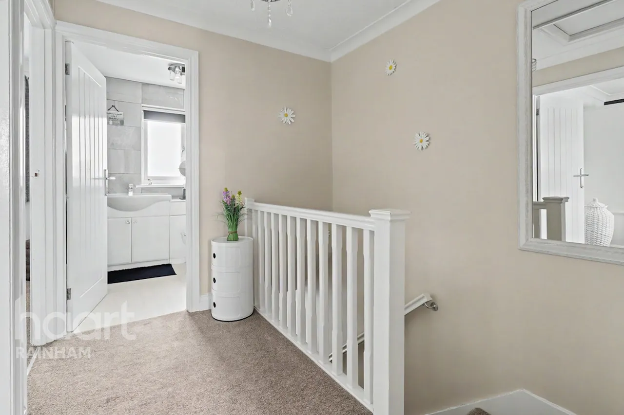 Crammerville Walk, Rainham, RM13, photo 10