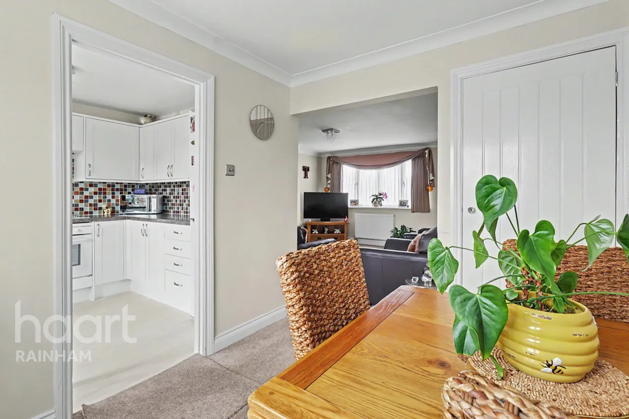 Crammerville Walk, Rainham, RM13, photo 7