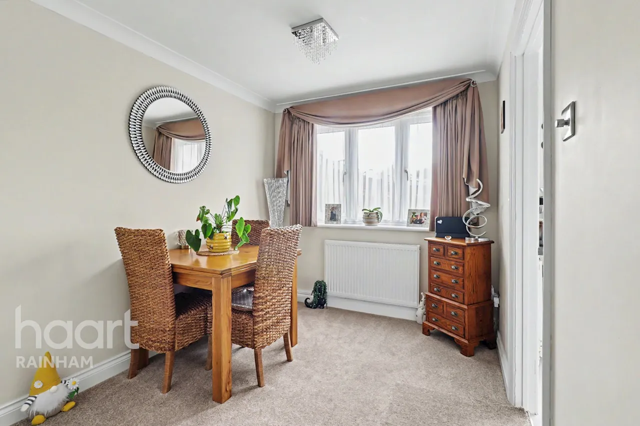 Crammerville Walk, Rainham, RM13, photo 6