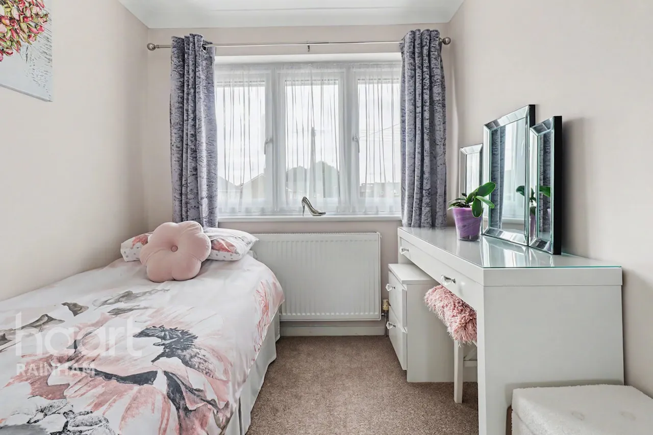Crammerville Walk, Rainham, RM13, photo 15