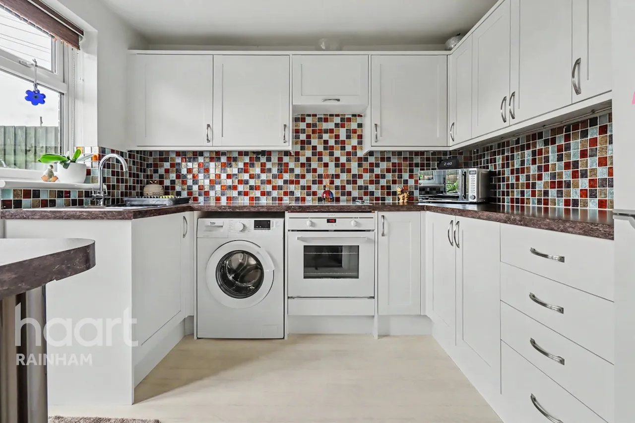 Crammerville Walk, Rainham, RM13, photo 8