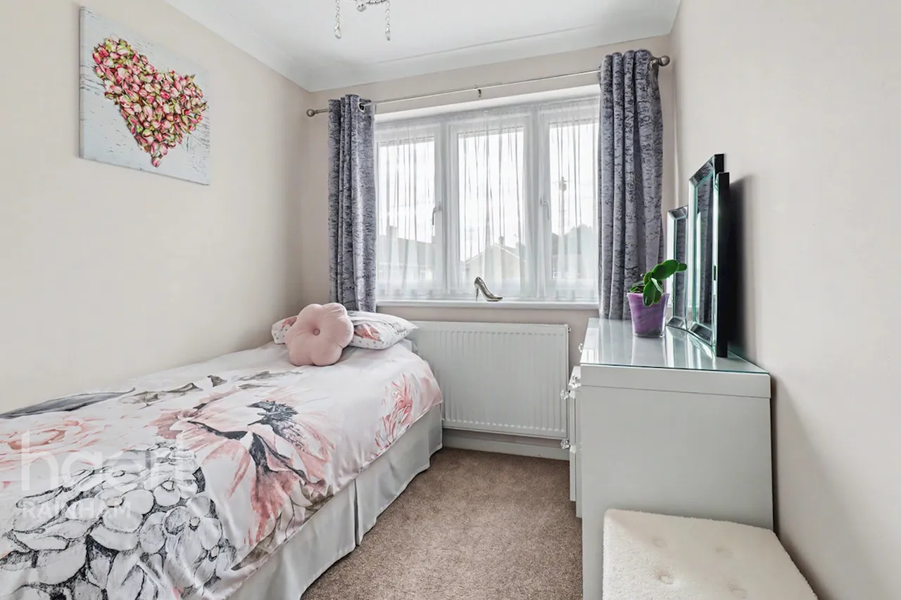 Crammerville Walk, Rainham, RM13, photo 14