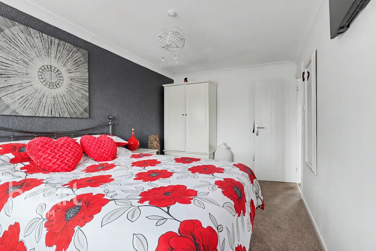 Crammerville Walk, Rainham, RM13, photo 12