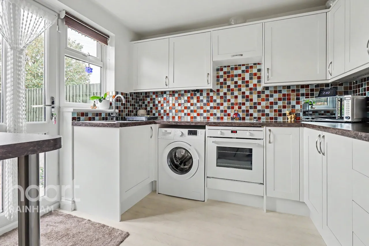 Crammerville Walk, Rainham, RM13, photo 9