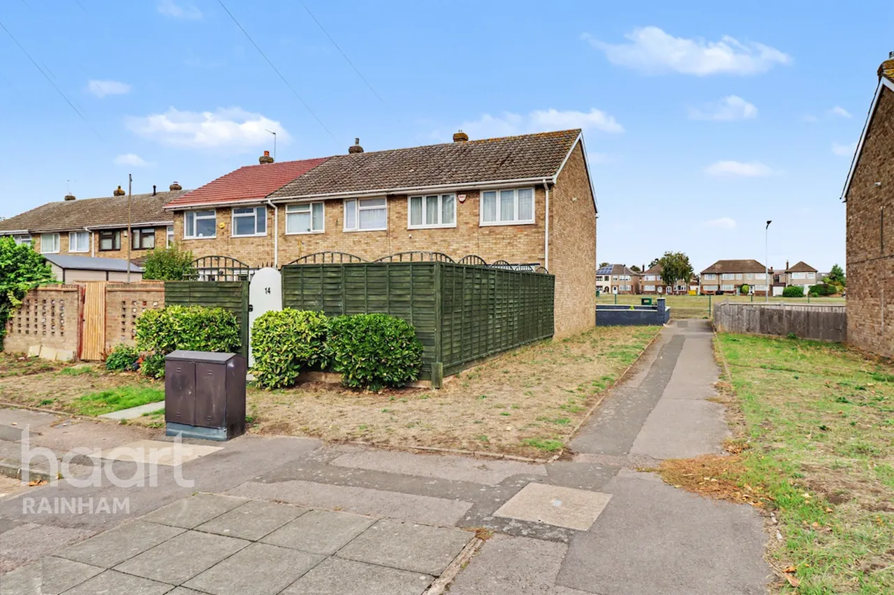 Crammerville Walk, Rainham, RM13, photo 2