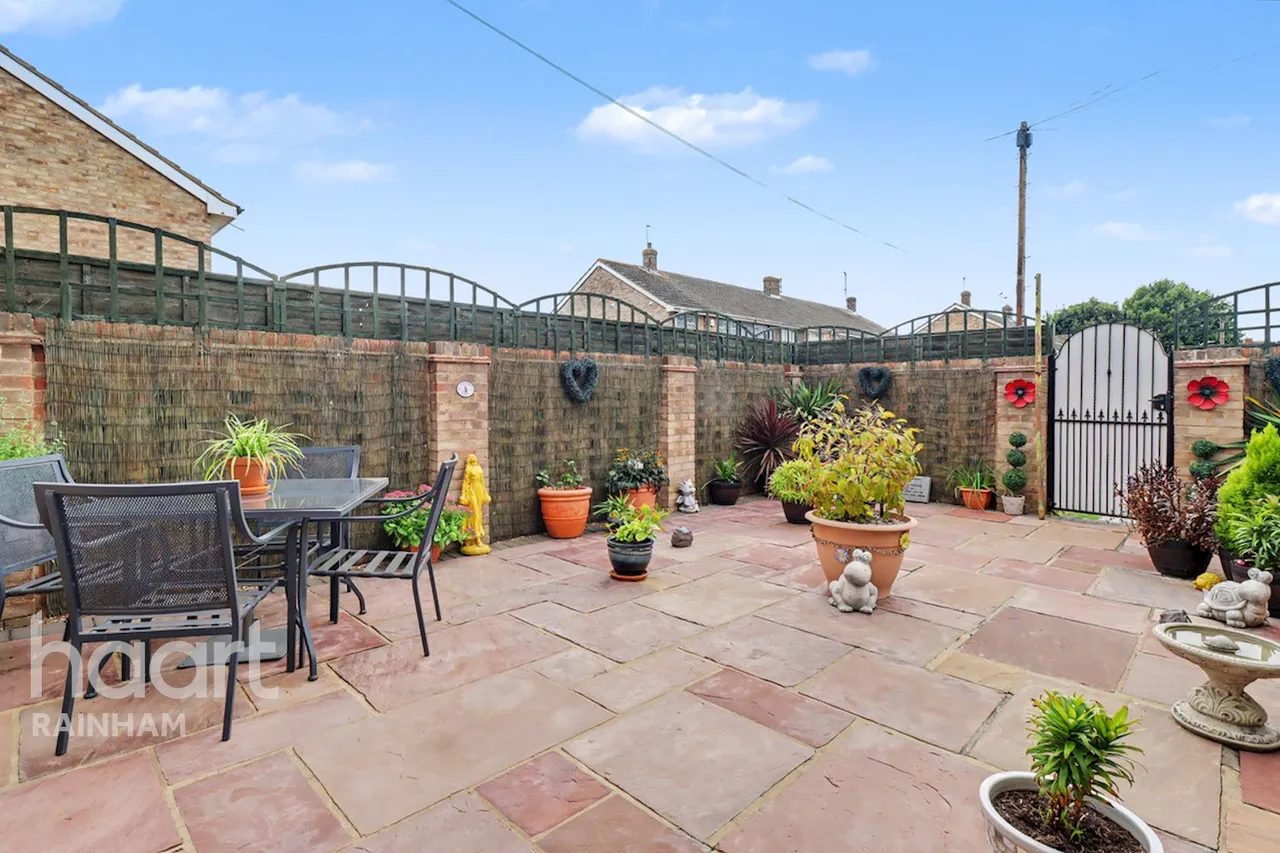 Crammerville Walk, Rainham, RM13, photo 18