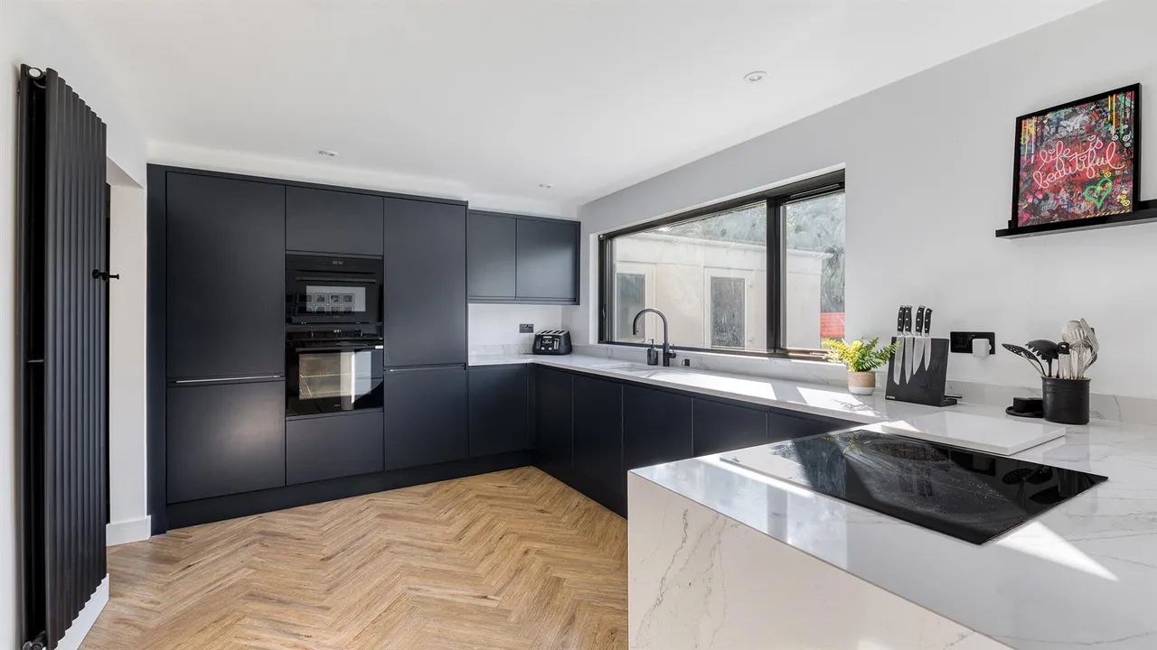 Chatsworth Drive, Tutbury, photo 12