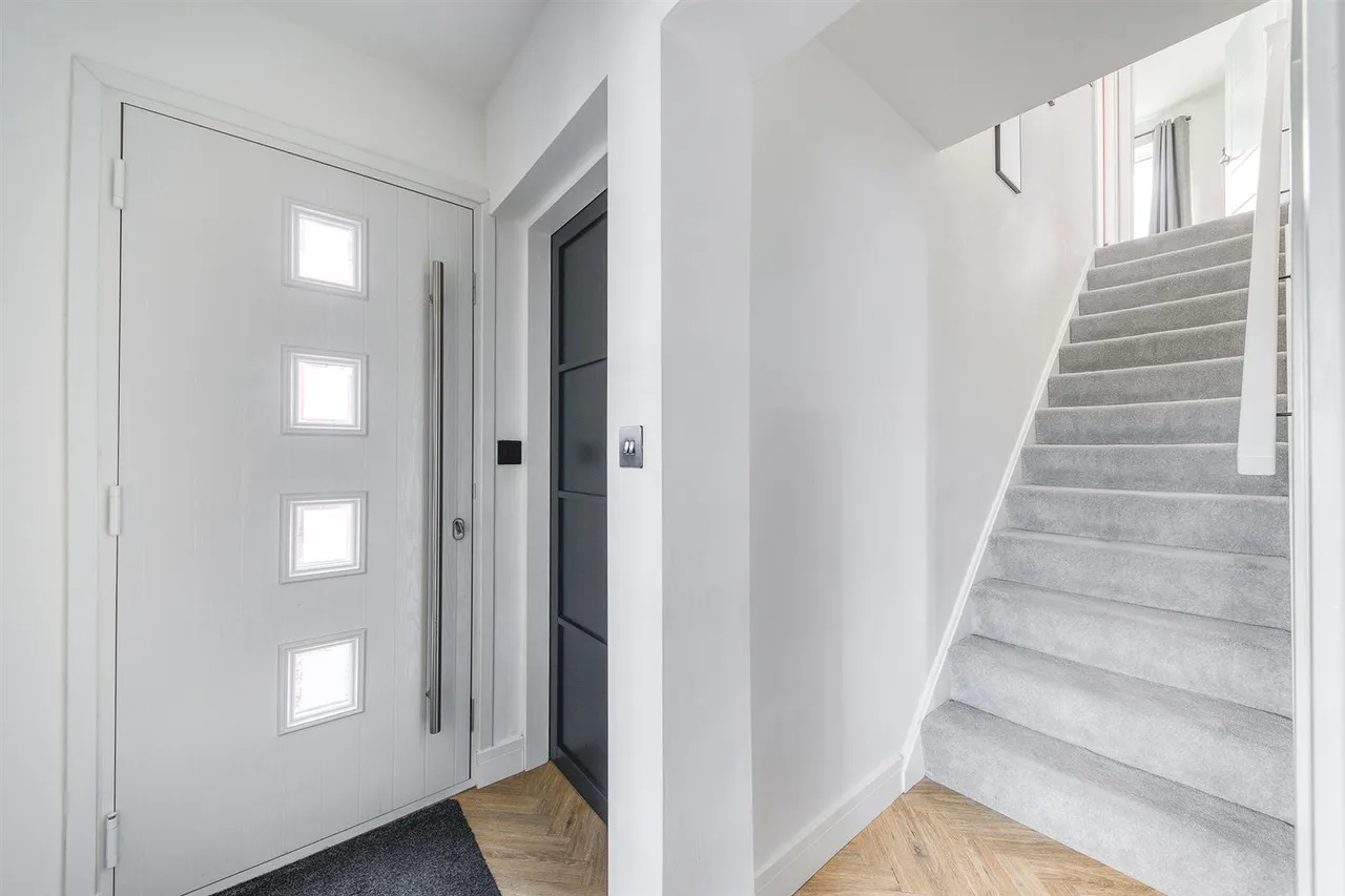 Chatsworth Drive, Tutbury, photo 6