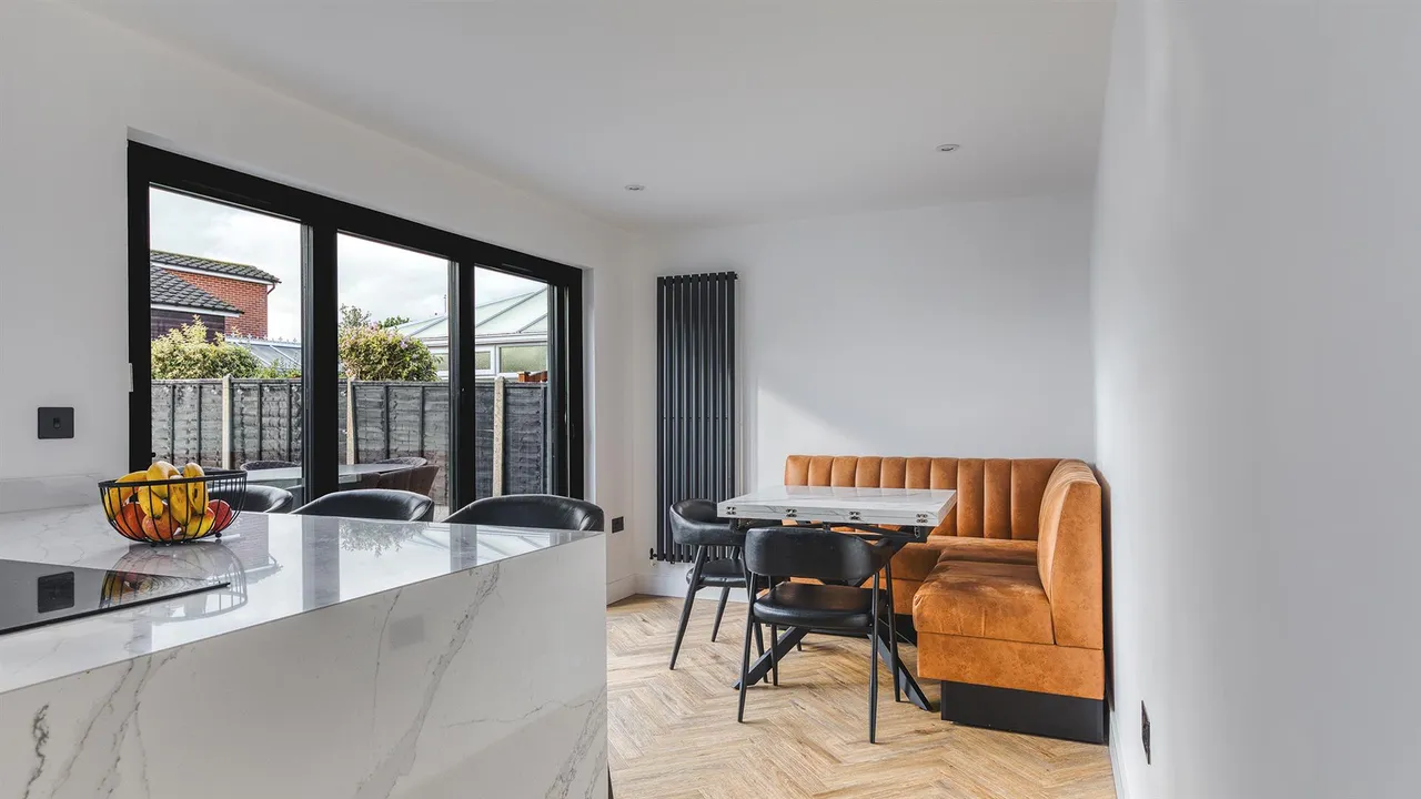 Chatsworth Drive, Tutbury, photo 14