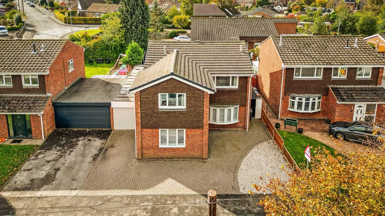 Chatsworth Drive, Tutbury, photo 45