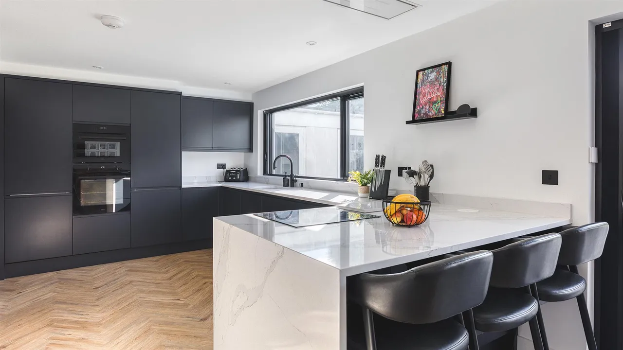 Chatsworth Drive, Tutbury, photo 2