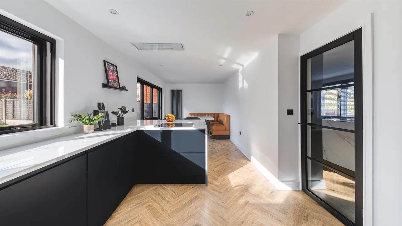 Chatsworth Drive, Tutbury, photo 13